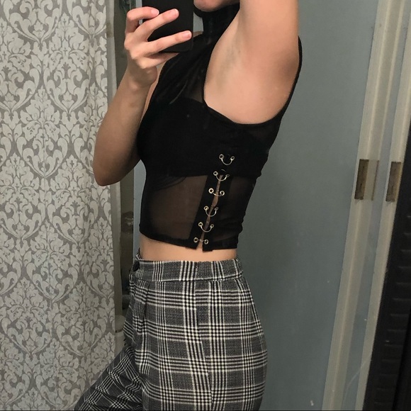 Mesh Croptop - Picture 3 of 5
